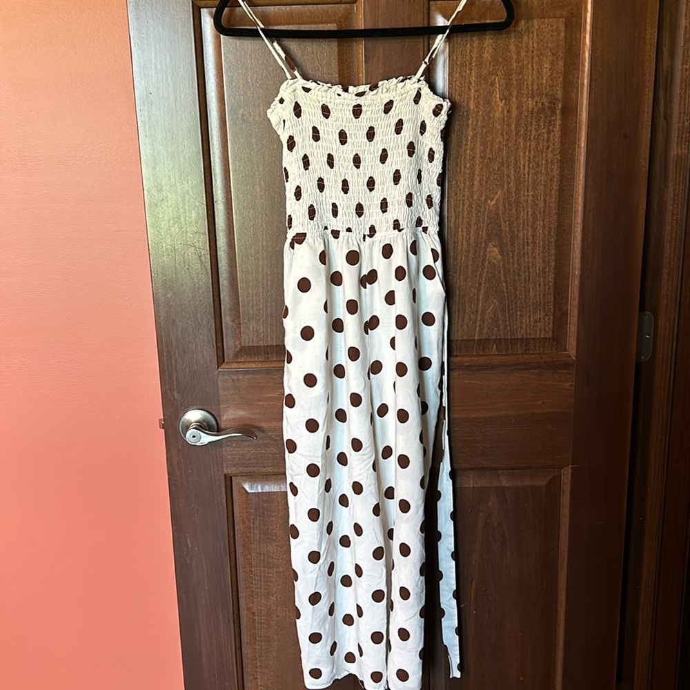 Polka dot romper, capri length, wide leg. Adjustable shoulder straps. EUC, Med.